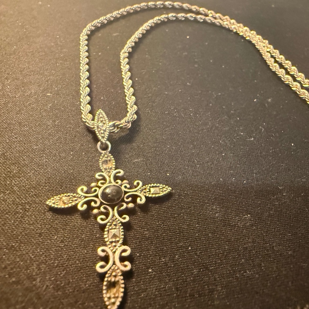 Vintage Style Ornate Cross Necklace – Rope Chain – Gothic / Medieval Inspired Pe